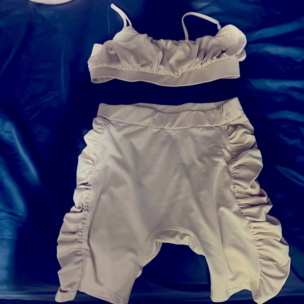 Tan shorts and bar set